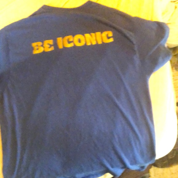 One of a kind iconic hoops T-shirt - Picture 3 of 3